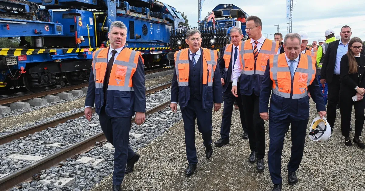 Lázár szerint kizárhatják a Mészáros Lőrinc érdekeltségébe tartozó céget a vasútépítésekből, ha nem fogadja el a feltételeket