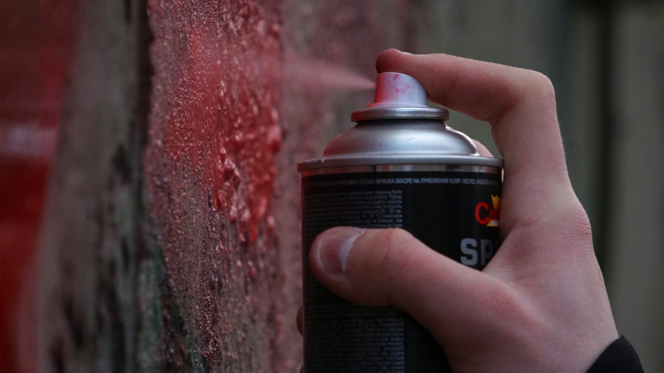 Összeszámolta a MÁV az idén készült graffitiket