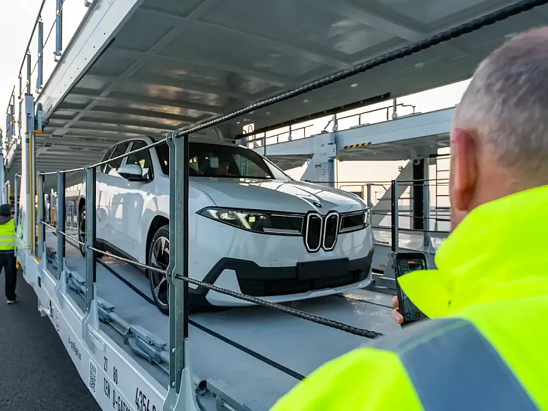 Vasútra tereli az autószállítást a BMW debreceni gyára