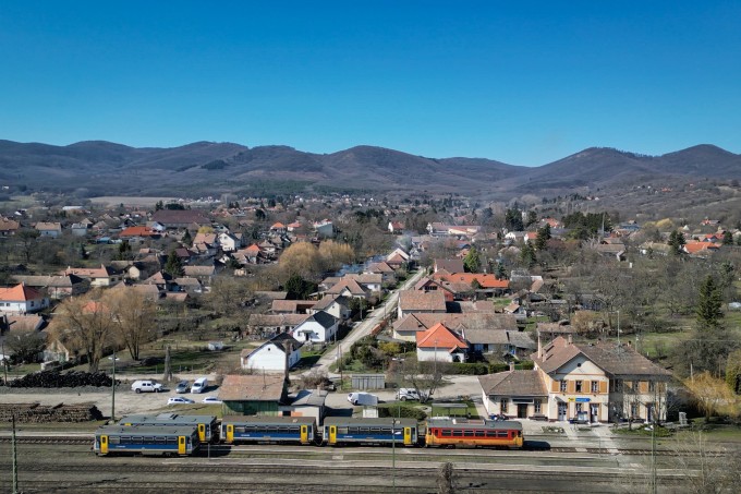 Hat hónappal a kisiklás után, újra el lehet jutni vonattal Vácról Balassagyarmatra