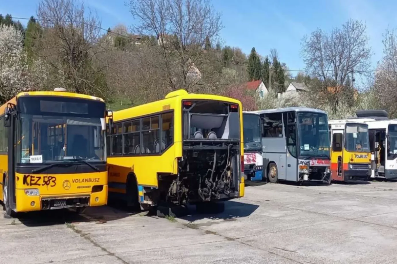 Több mint 140 buszroncsot adna el a MÁV